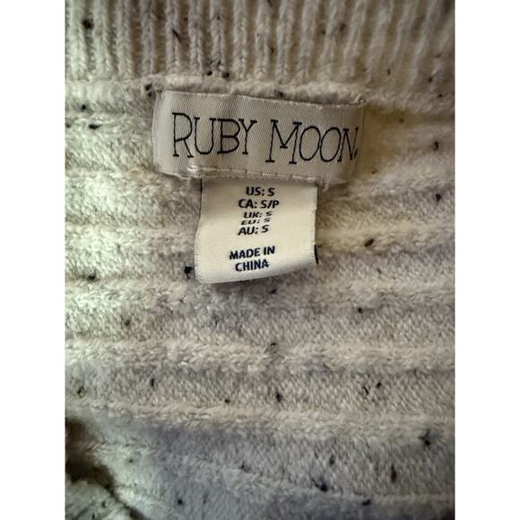 Ruby Moon Grey Knit Long Sleeve Cozy Sweater, Size Small - Picture 4 of 5
